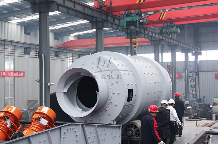 移动淋洗修复车生产车间