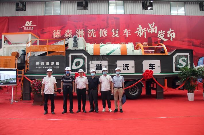 金莎9001zz以诚为本淋洗车新闻发布会嘉宾合影 金莎9001zz以诚为本淋洗车新闻发布会嘉宾合影